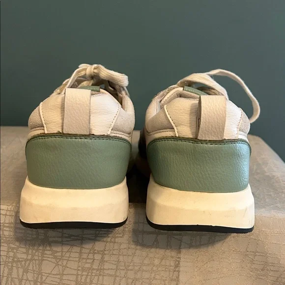 Fat Face sneakers/trainers in very good condition . Size 41 - Picture 3 of 9